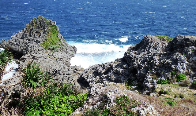 沖縄青の洞窟とは